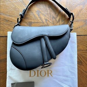 Clearing out the unused in my closet, never worn authentic  Dior saddlebag